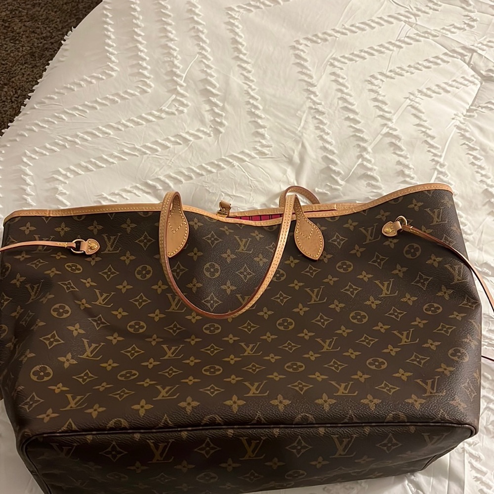 Beautiful LV NEVERFULL GM Used but in excellent condition!!